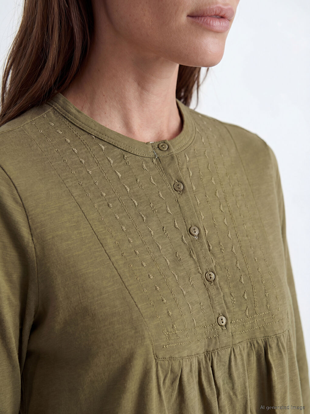 Bluza sa okruglim izrezom i vezom-2