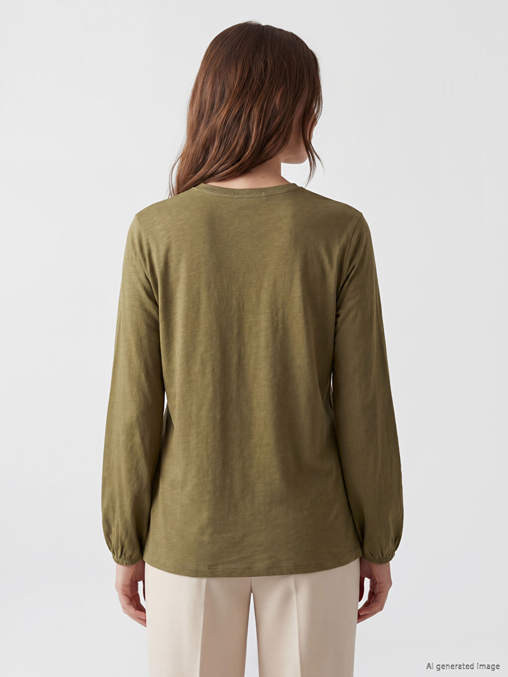 Bluza sa okruglim izrezom i vezom-3