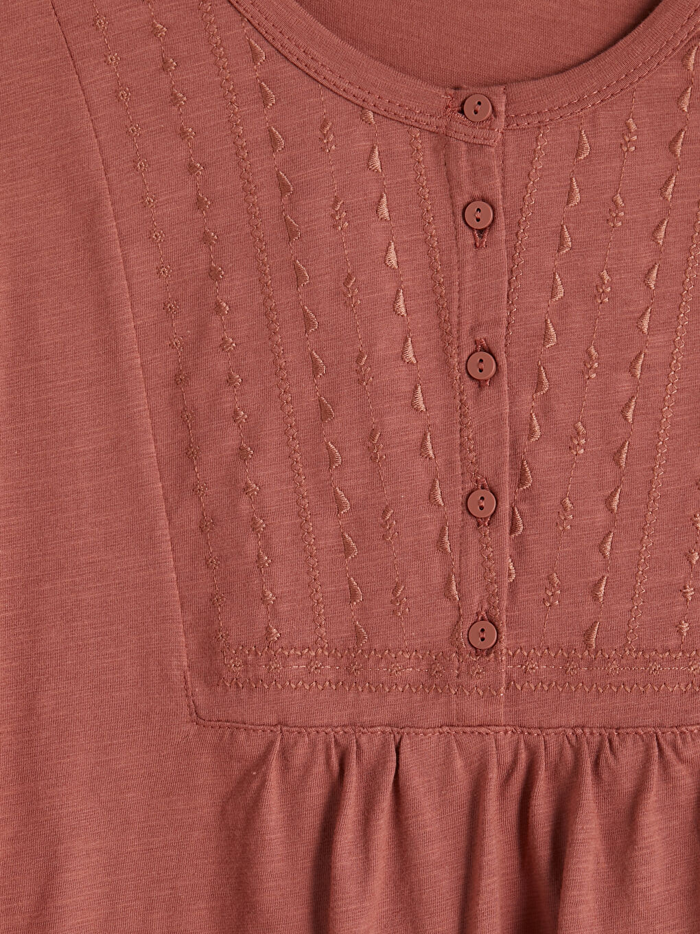 Bluza sa okruglim izrezom i vezom-6
