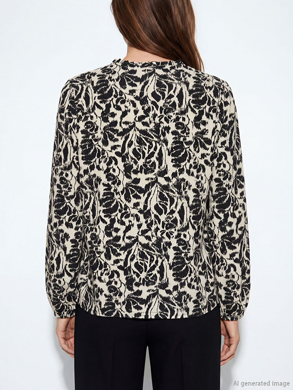 Bej Fırfırlı Dik Yaka Desenli Bluz-3