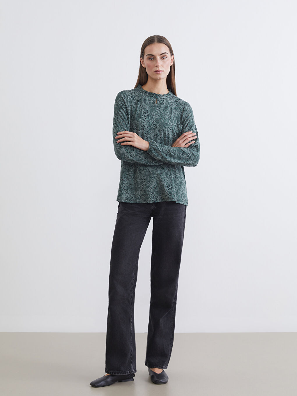 Yeşil Fırfırlı Dik Yaka Desenli Bluz-1