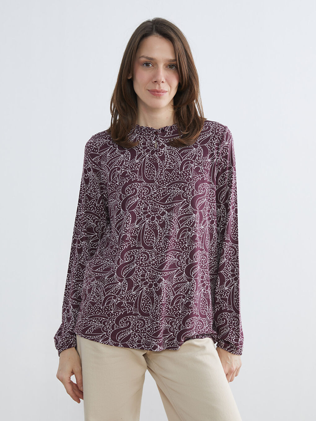 Mürdüm Fırfırlı Dik Yaka Desenli Bluz