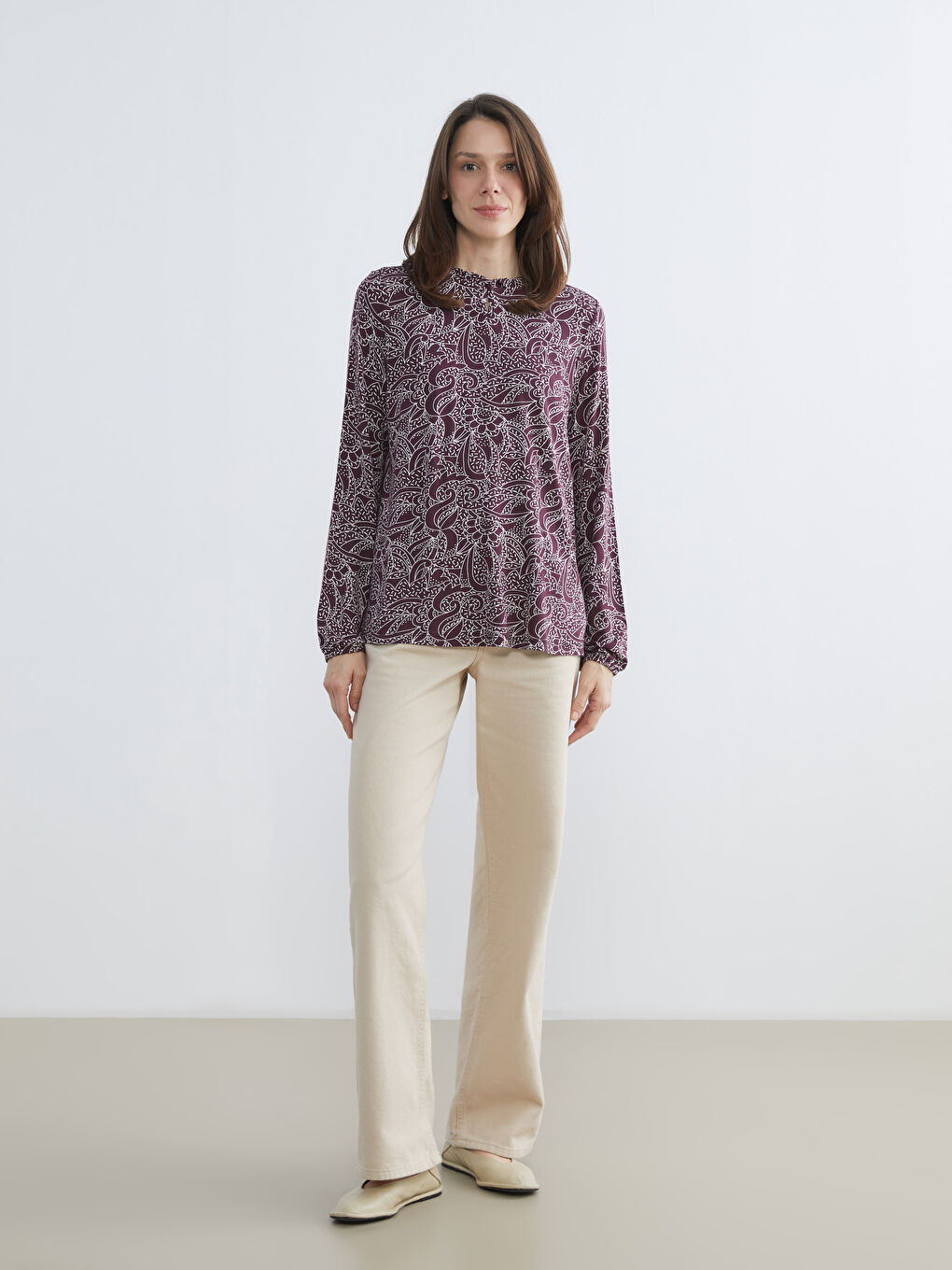 Mürdüm Fırfırlı Dik Yaka Desenli Bluz-1