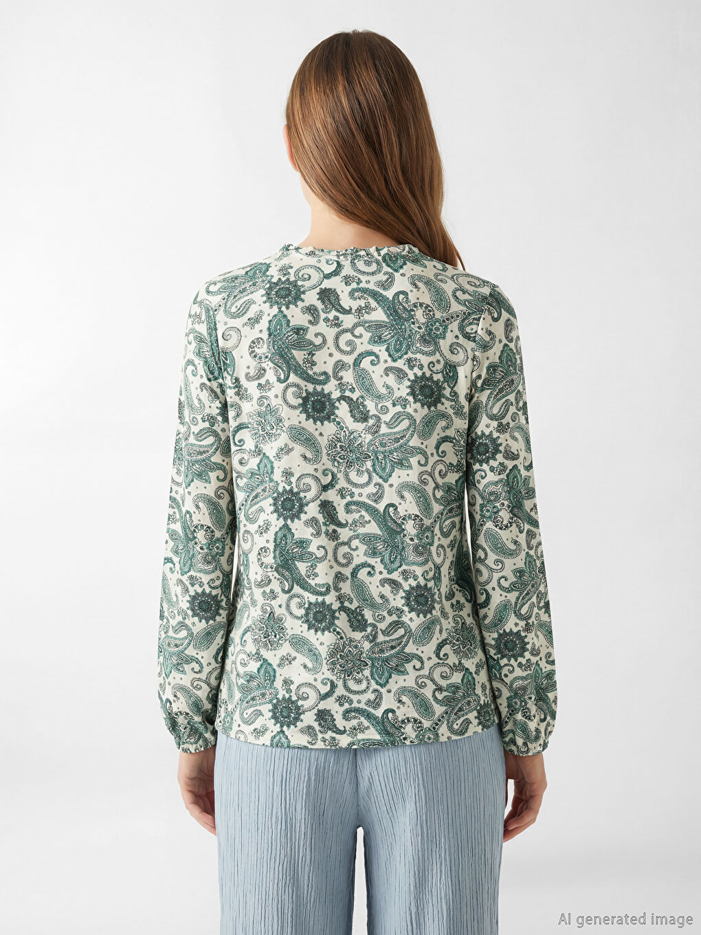 Ekru Fırfırlı Dik Yaka Desenli Bluz-3