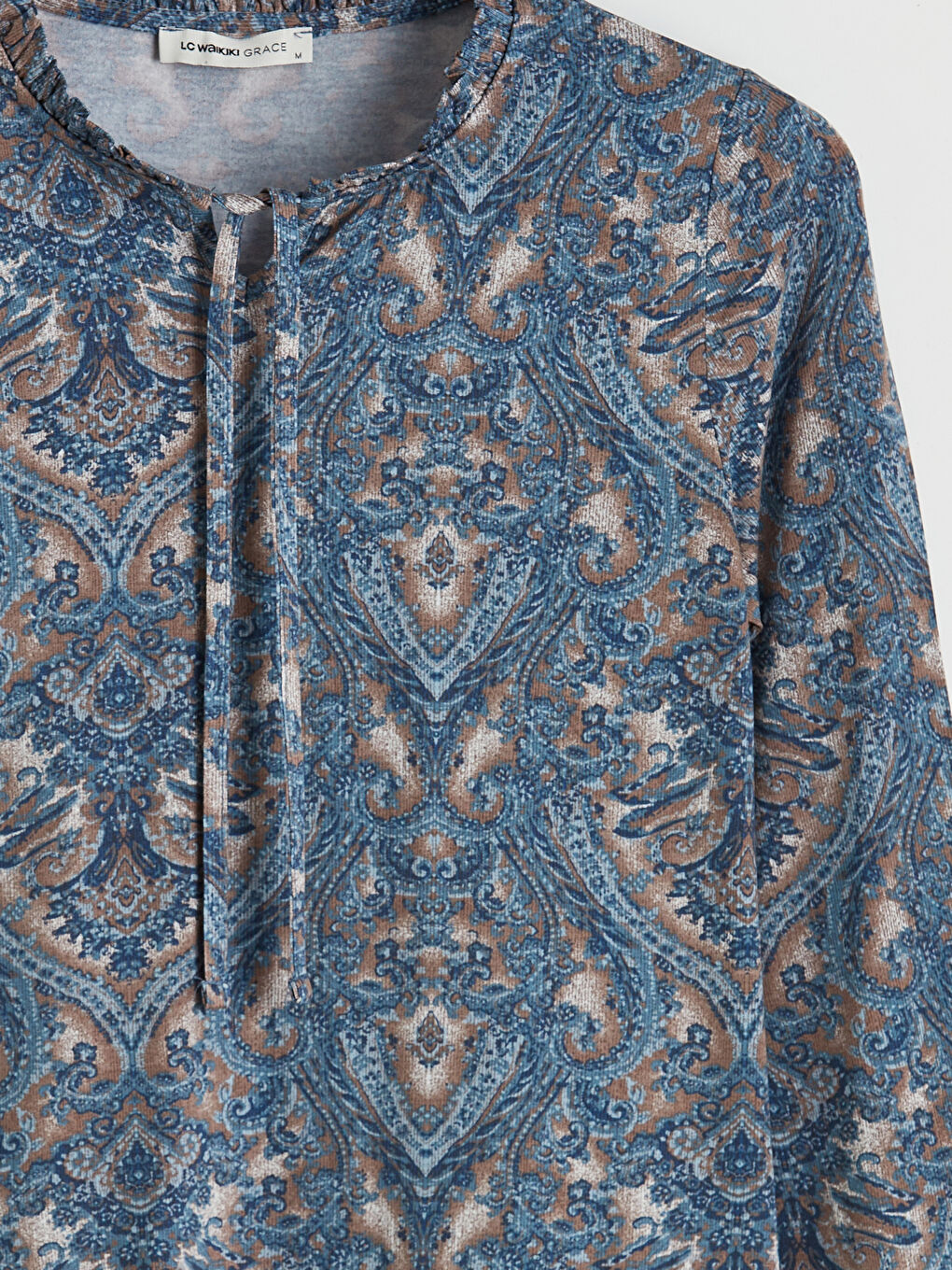 Kahverengi Bağlamalı Yaka Desenli Bluz-5