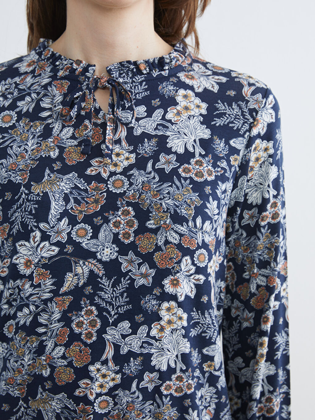 Lacivert Bağlamalı Yaka Çiçekli Bluz-2