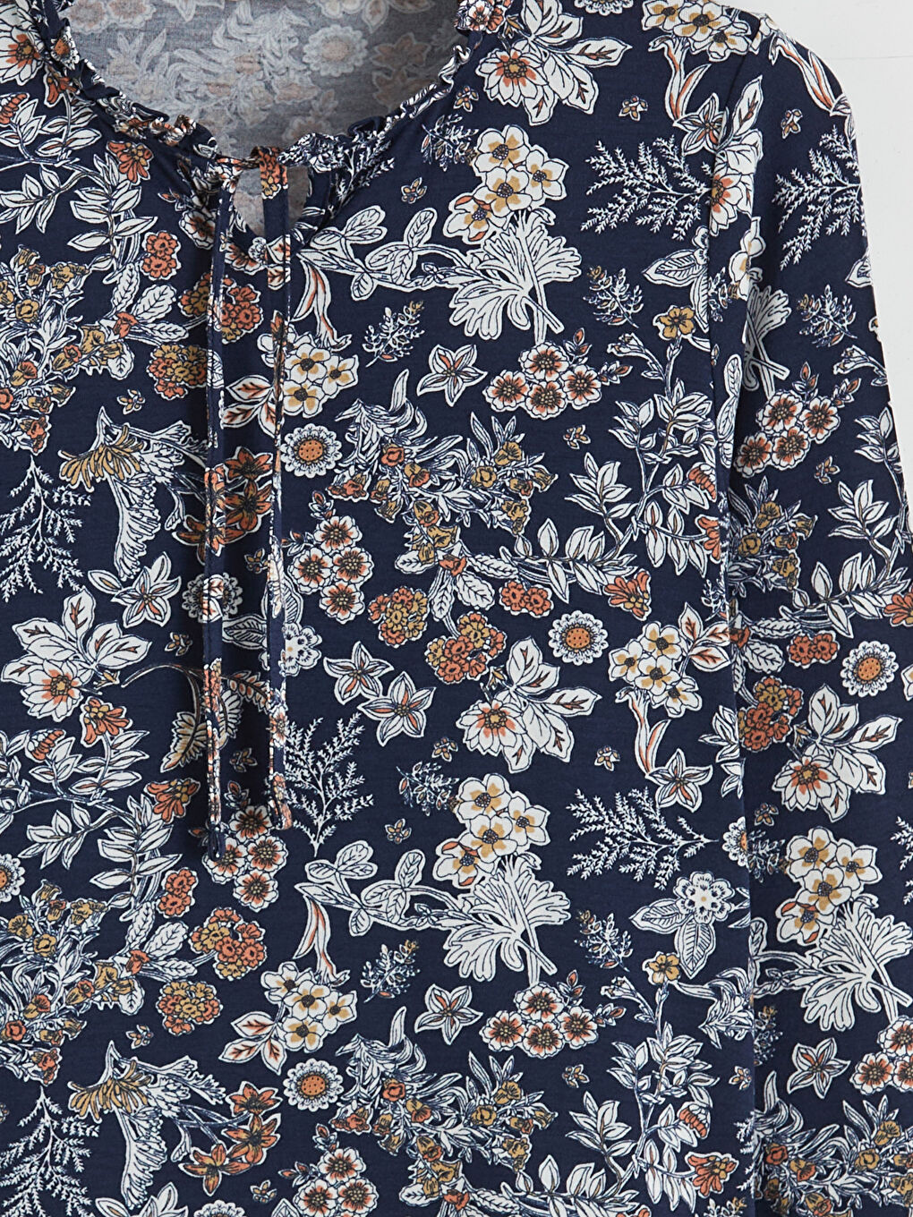 Lacivert Bağlamalı Yaka Çiçekli Bluz-5