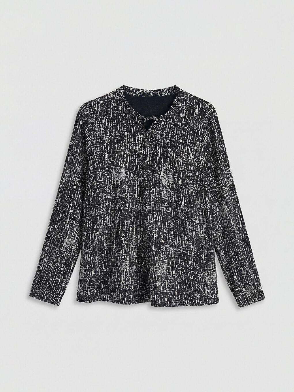 Siyah Bağlamalı Yaka Desenli Bluz