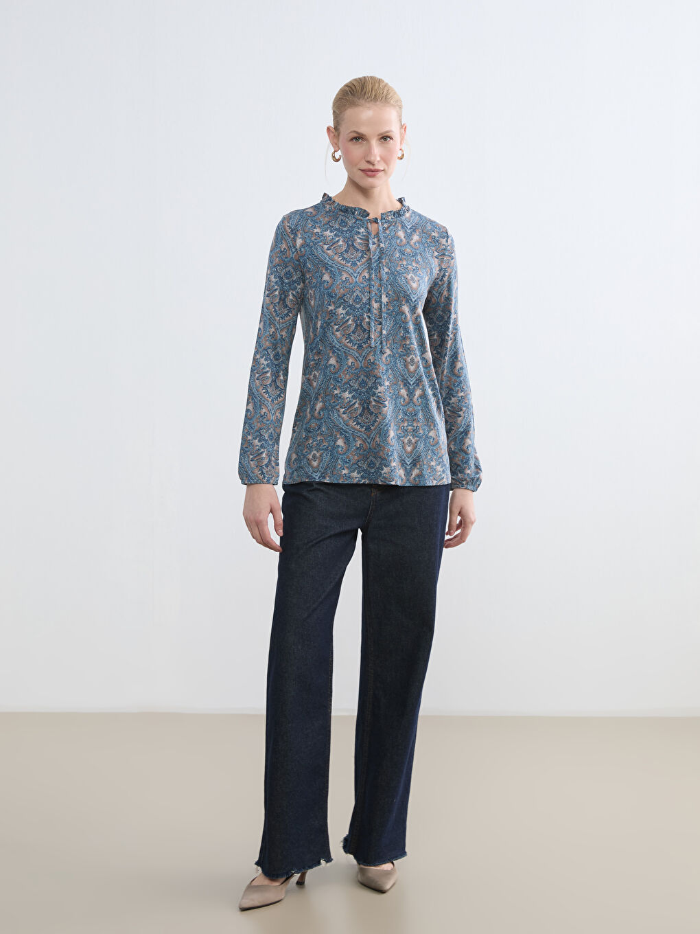 Kahverengi Bağlamalı Yaka Desenli Bluz-1