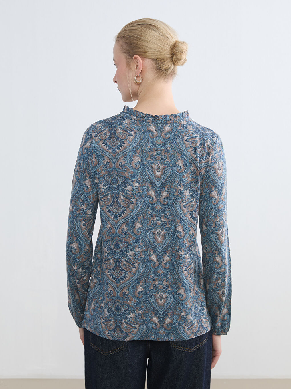 Kahverengi Bağlamalı Yaka Desenli Bluz-3