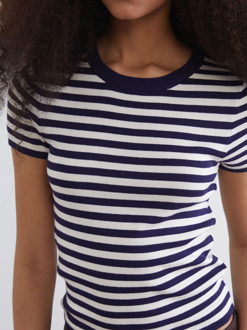 سترة تريكو مخططة بكول مدور نساء-2