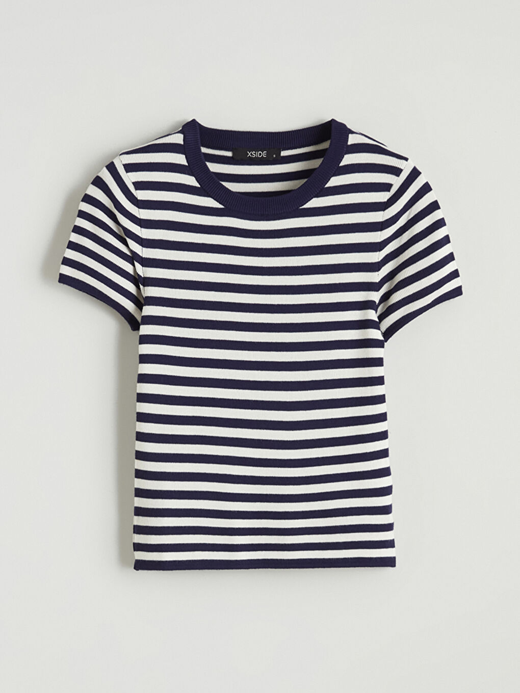 سترة تريكو مخططة بكول مدور نساء-4