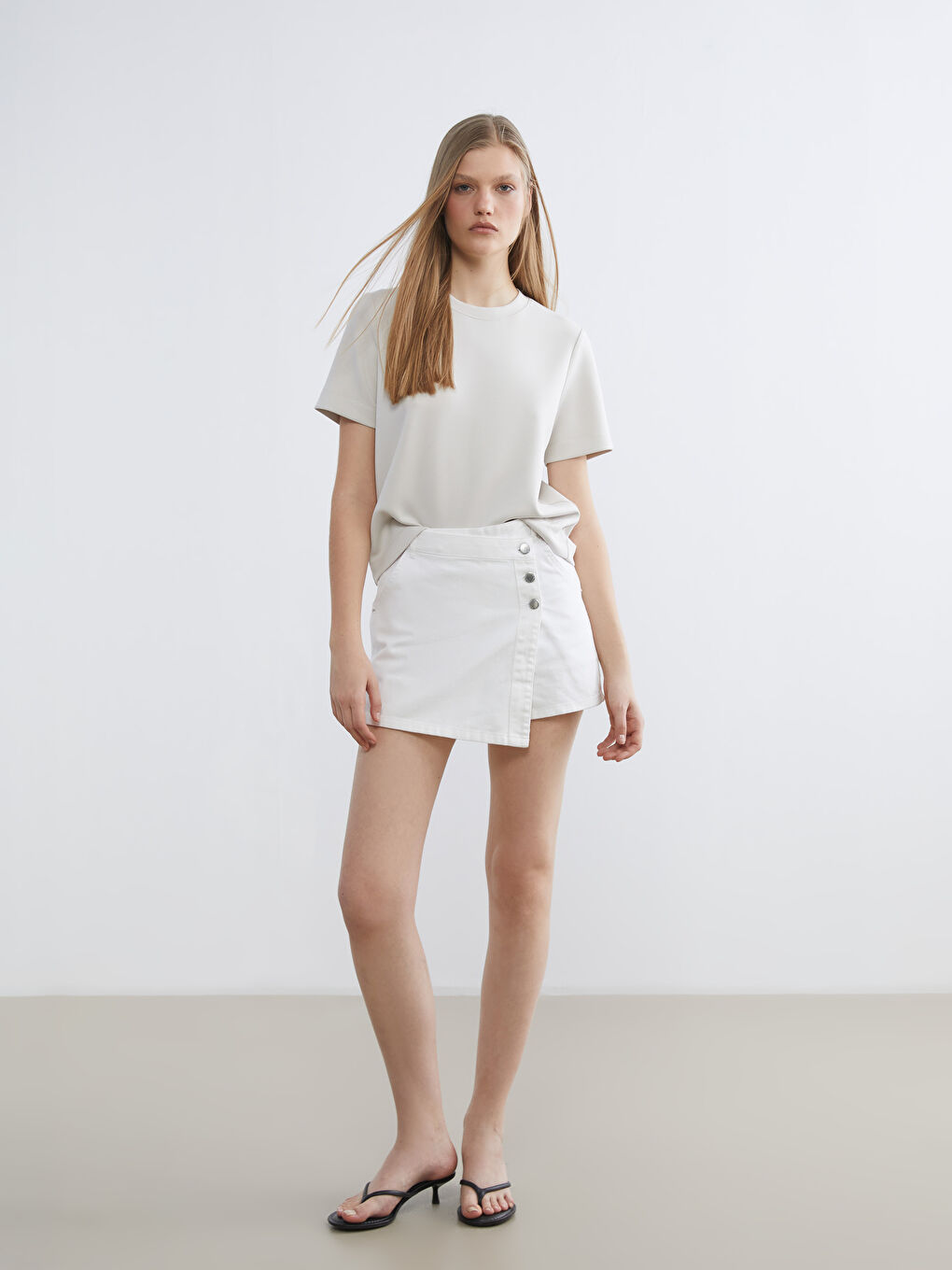 Beyaz Regular Fit Kadın Jean Şort Etek