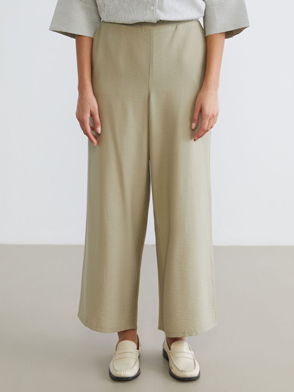 Yeşil Beli Lastikli Geniş Paça Kadın Pantolon-1