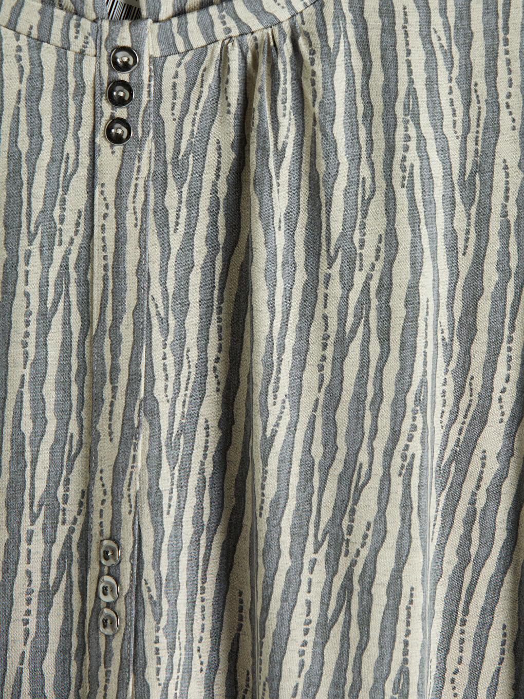 Gri Bisiklet Yaka Desenli Bluz-2