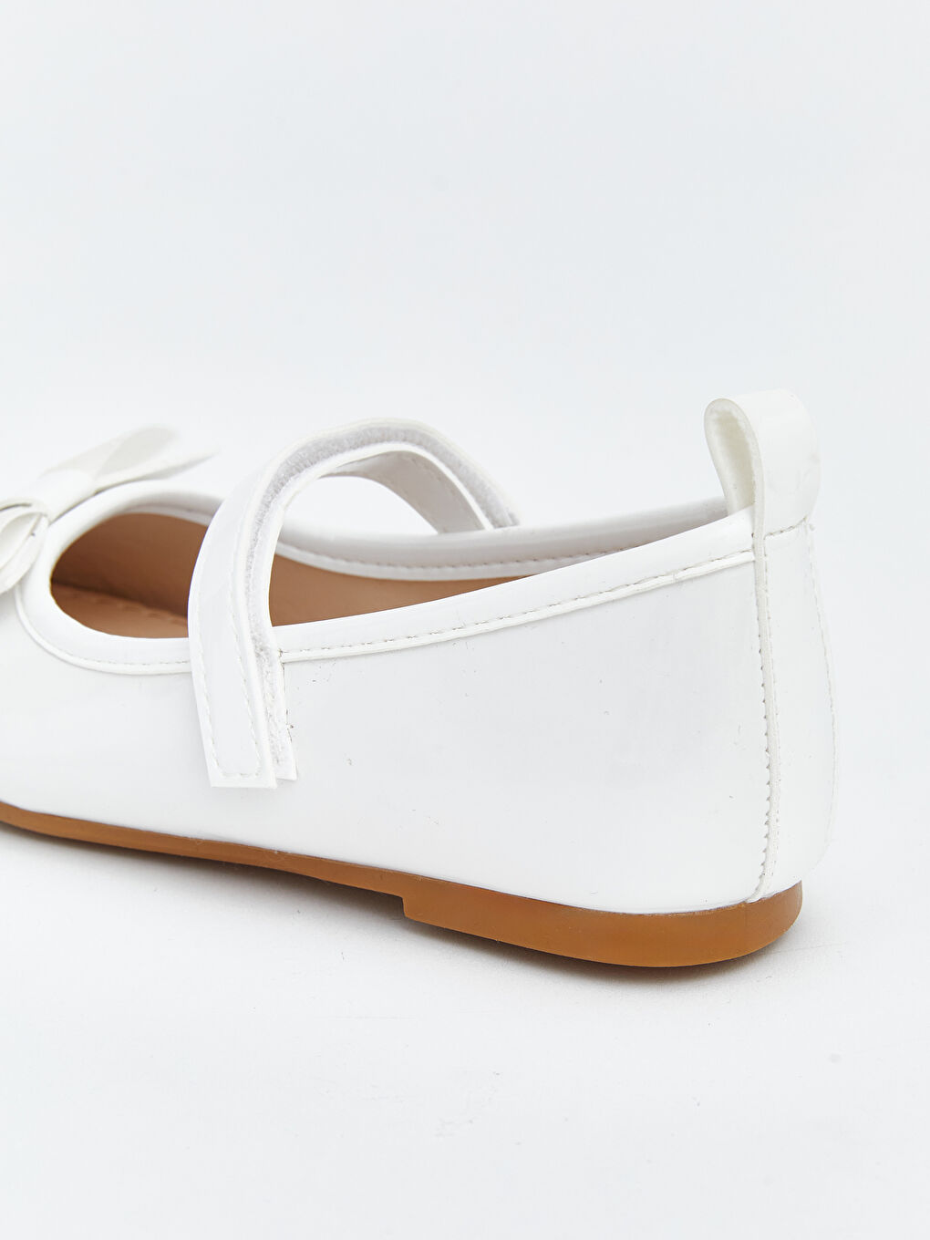 Beyaz Deri Görünümlü Kız Bebek Babet -4