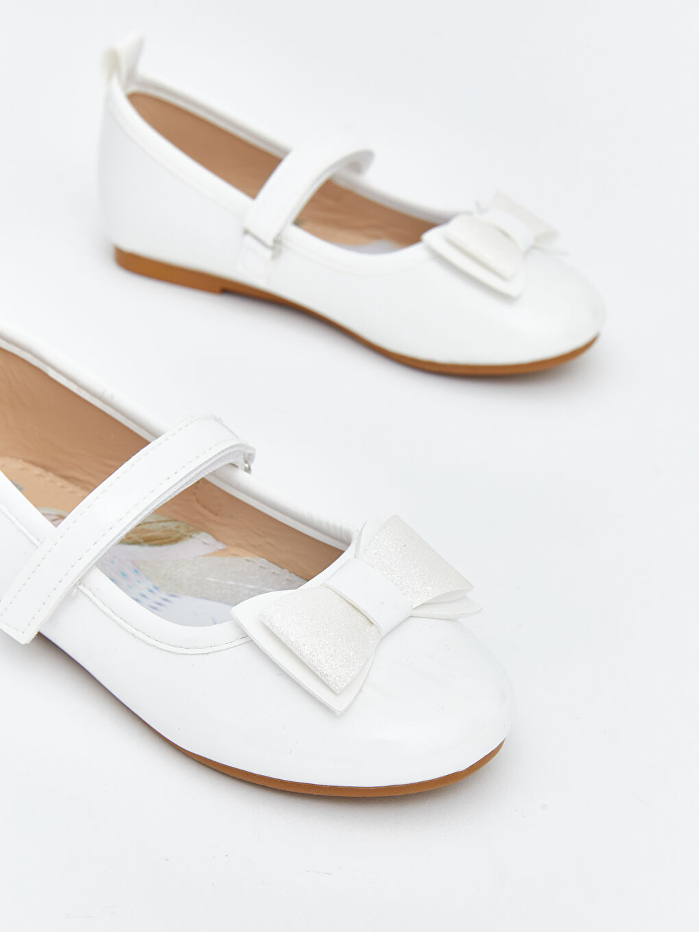 Beyaz Deri Görünümlü Kız Bebek Babet -5