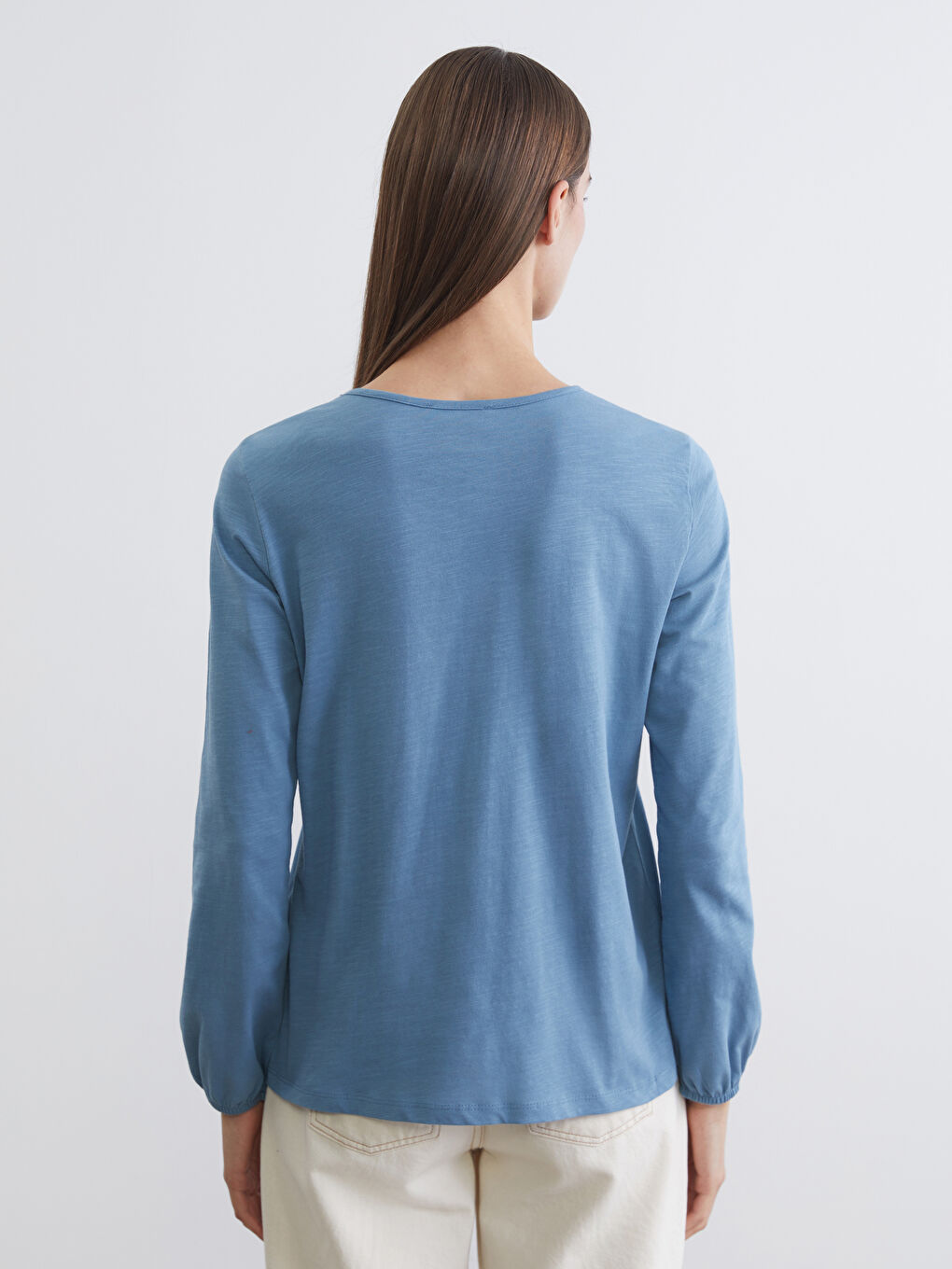 Mavi Bağlamalı Yaka Nakışlı Bluz-3