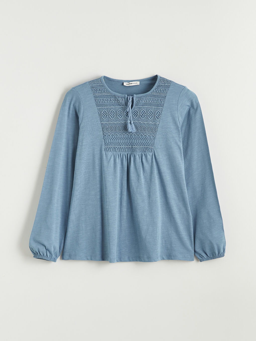 Mavi Bağlamalı Yaka Nakışlı Bluz-4