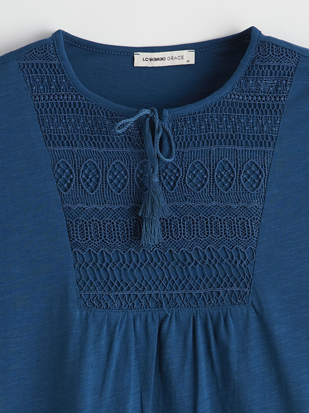 Petrol Bağlamalı Yaka Nakışlı Bluz-1