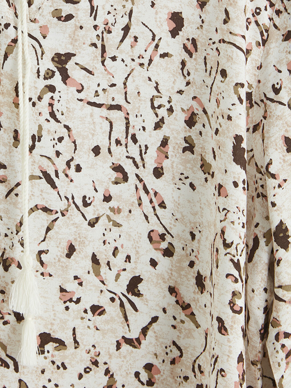 Ekru Bağlamalı Yaka Desenli Bluz-6