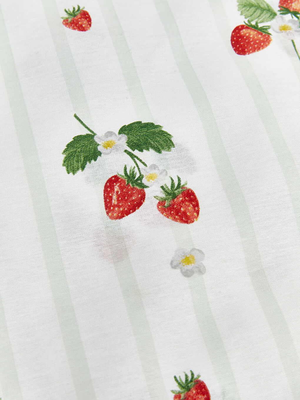 Strawberry Patterned Tablecloth 150x200 cm-2