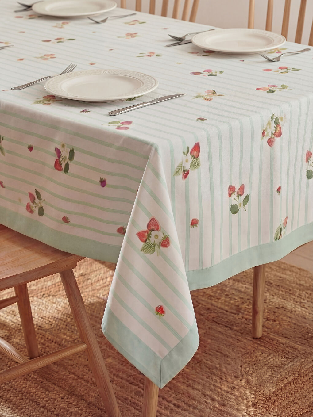 Strawberry Patterned Tablecloth 150x200 cm