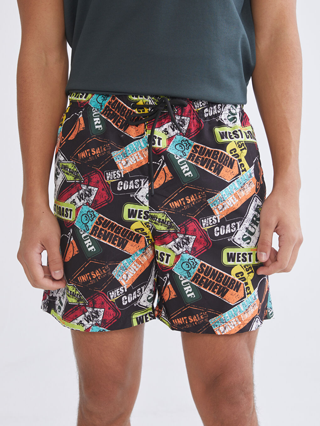 Siyah Diz Hizası Boy Basic Erkek Deniz Şortu-1