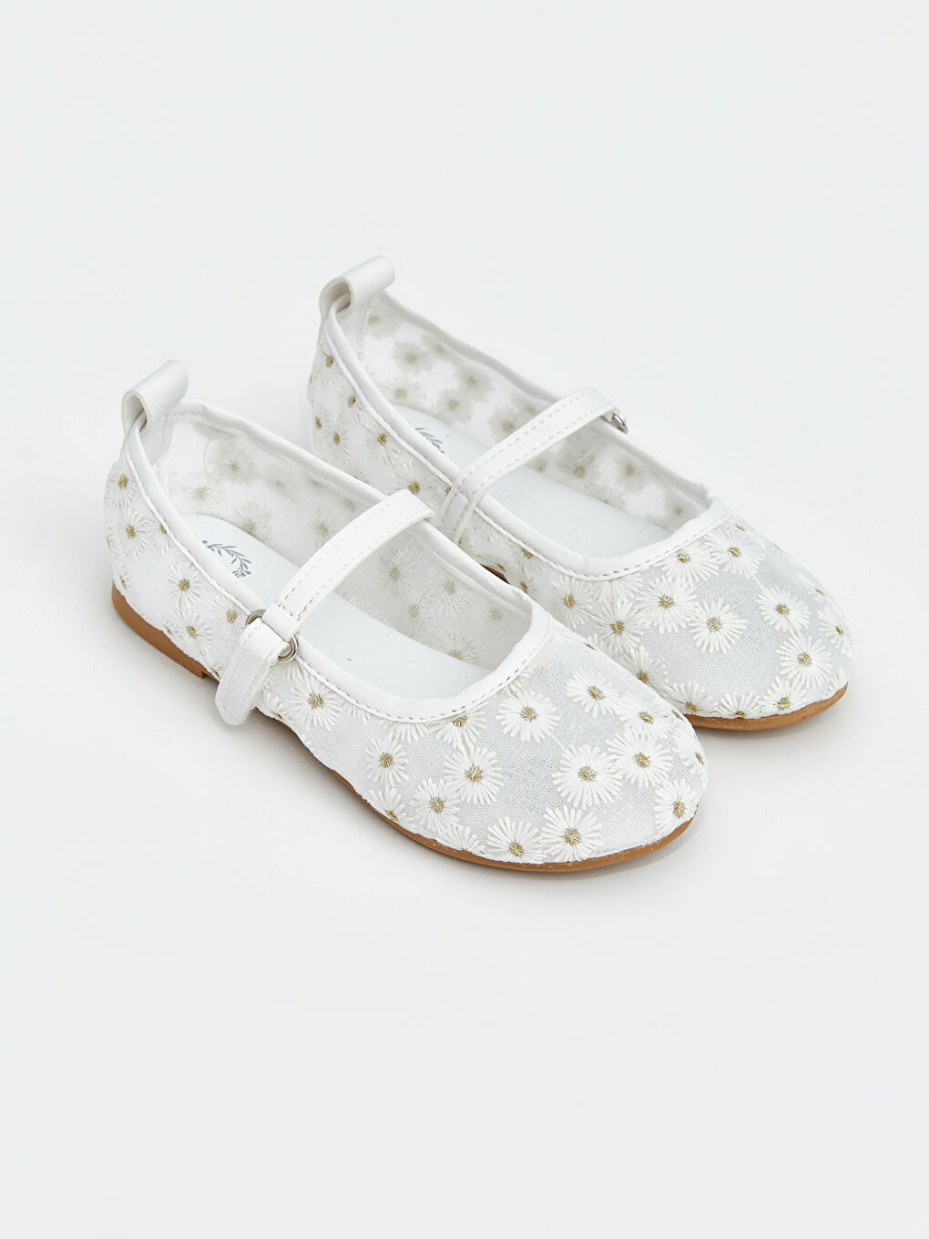 Beyaz Çiçek Nakışlı Kız Çocuk Babet