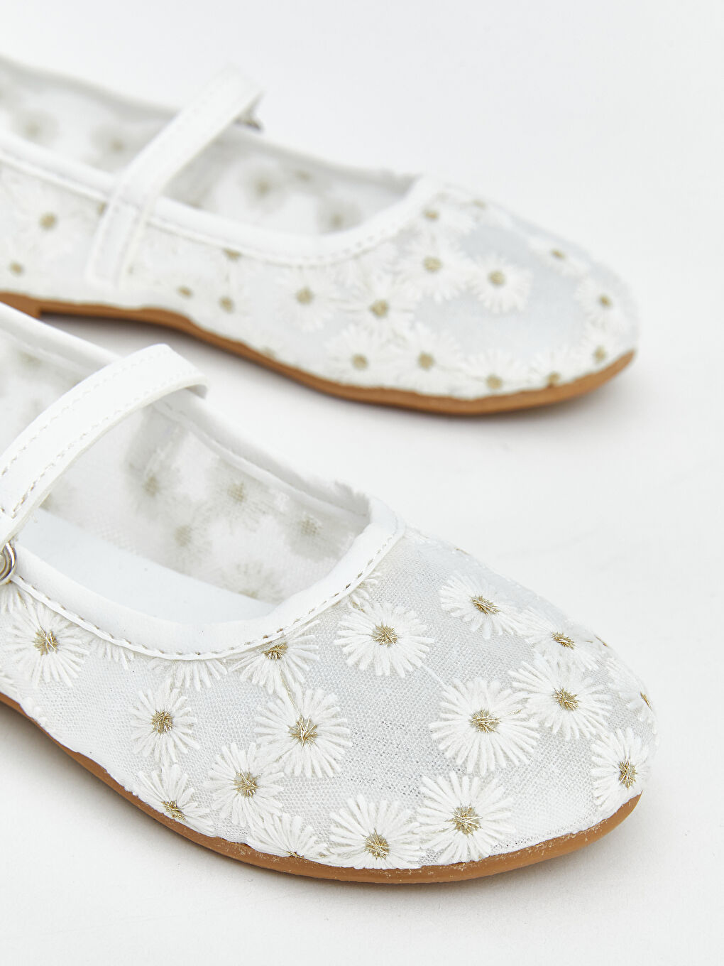 Beyaz Çiçek Nakışlı Kız Çocuk Babet-2