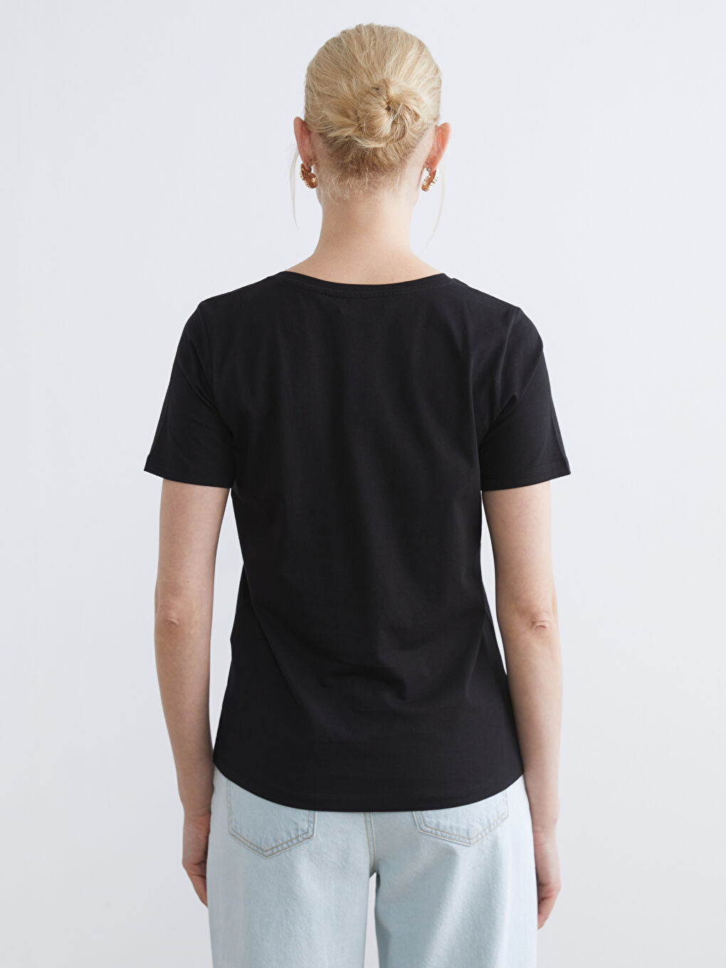 Siyah V Yaka Kadın Tişört-3