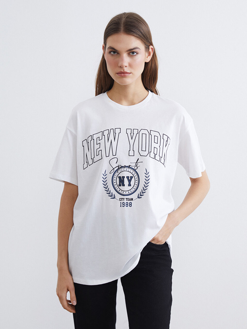 Beyaz Bisiklet Yaka New York Baskılı Kadın Tişört