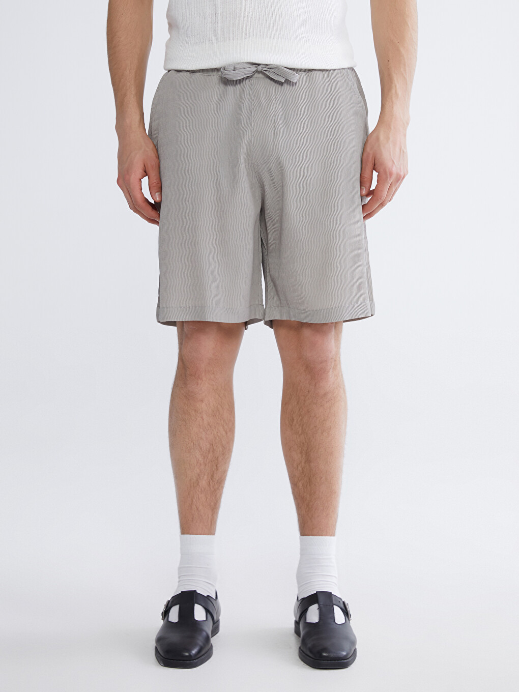 Crinkle Fabric Loose Fit Men's Shorts-3