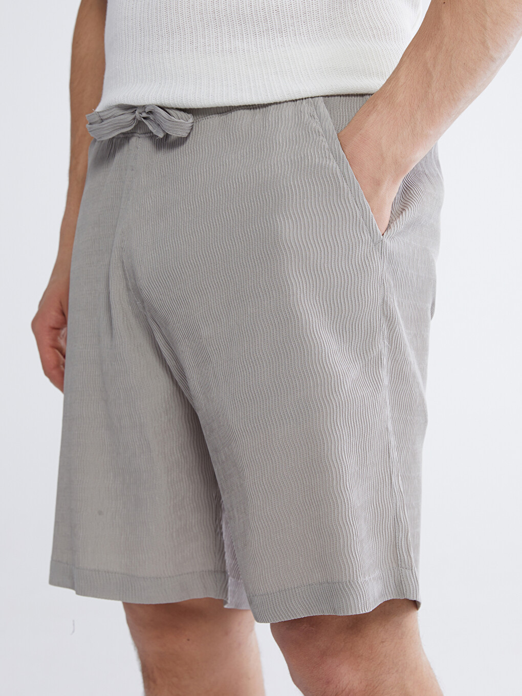 Crinkle Fabric Loose Fit Men's Shorts-5