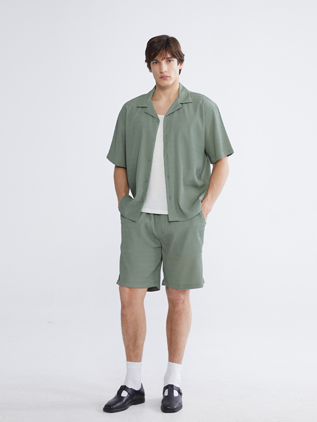 Krinkle Fabric Loose Fit Men's Shorts