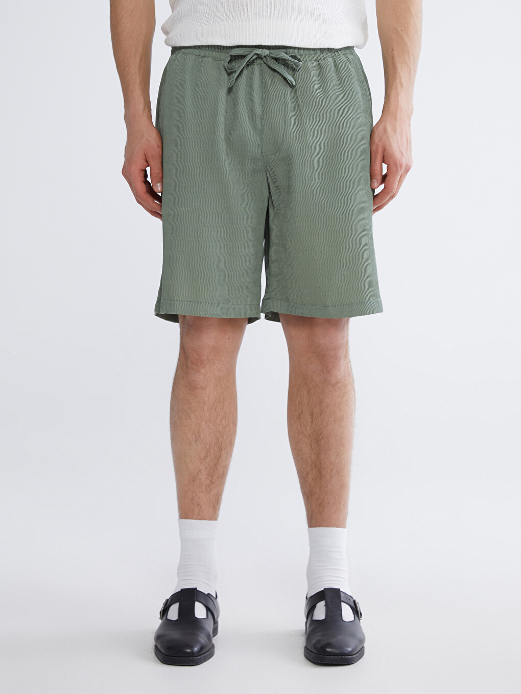 Krinkle Fabric Loose Fit Men's Shorts-3