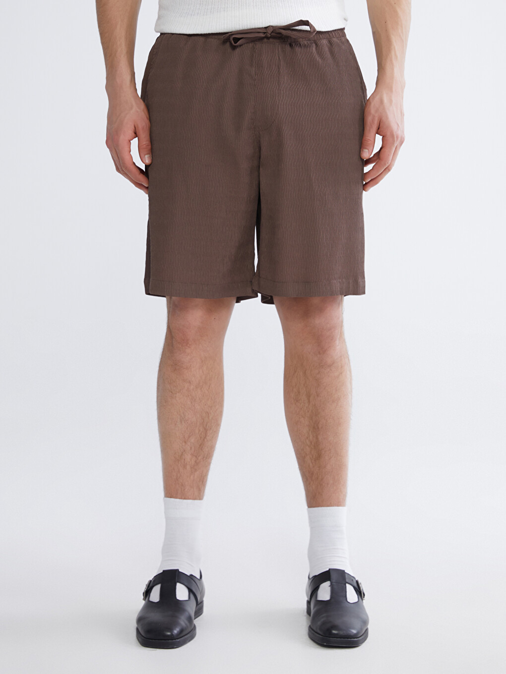 Crinkle Fabric Loose Fit Men's Shorts-3