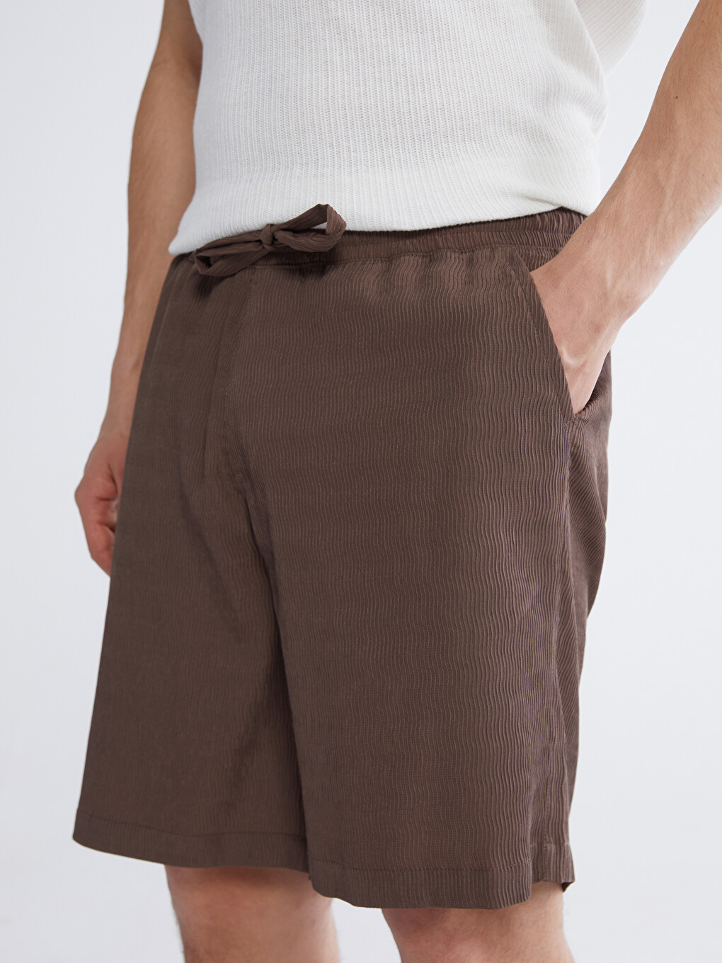 Crinkle Fabric Loose Fit Men's Shorts-5