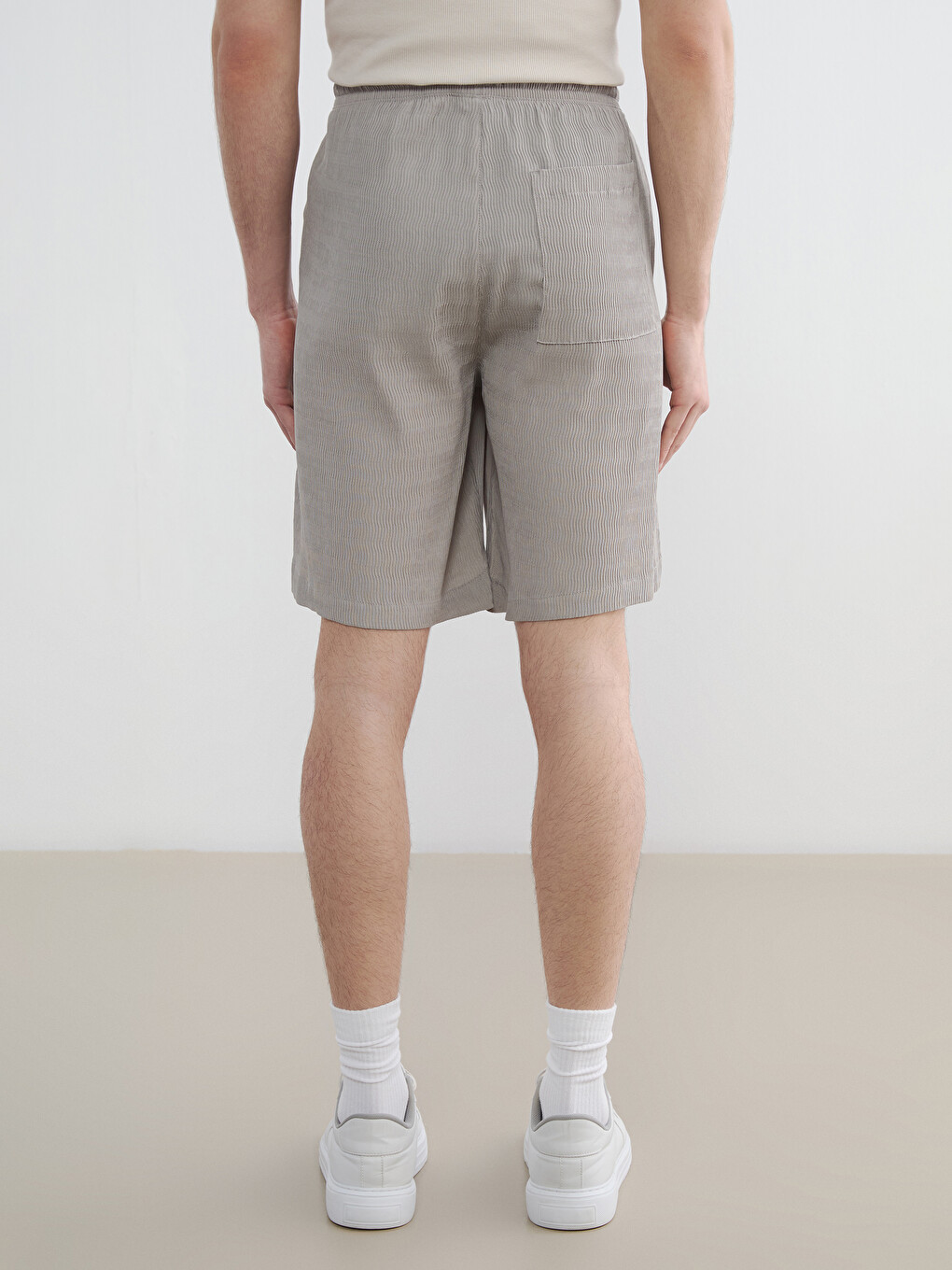 Crinkle Fabric Loose Fit Men's Shorts-6