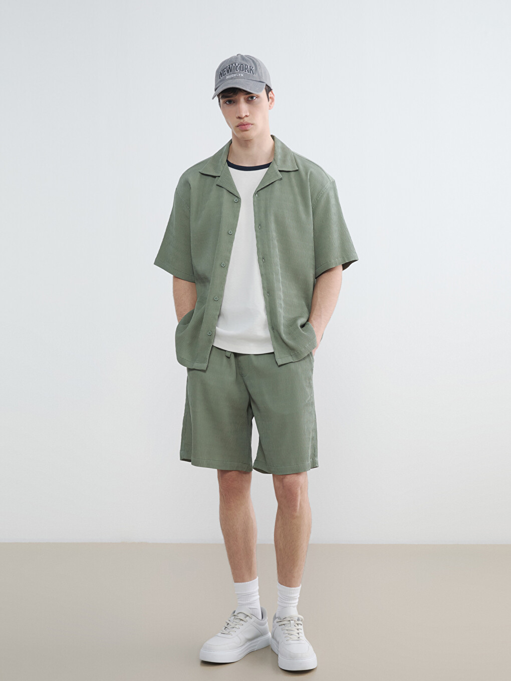 Krinkle Fabric Loose Fit Men's Shorts-1