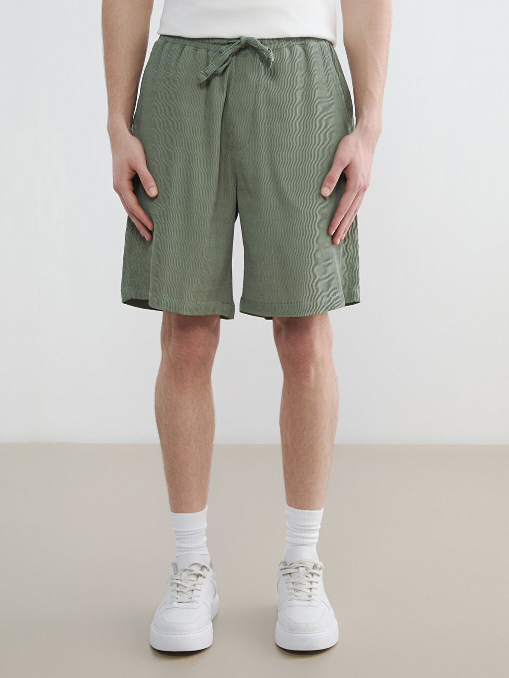 Krinkle Fabric Loose Fit Men's Shorts-2