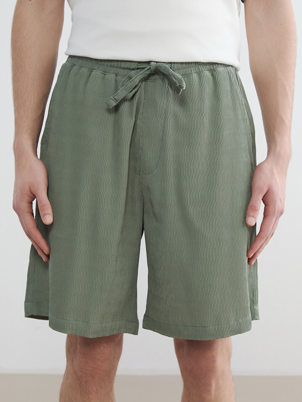 Krinkle Fabric Loose Fit Men's Shorts-4