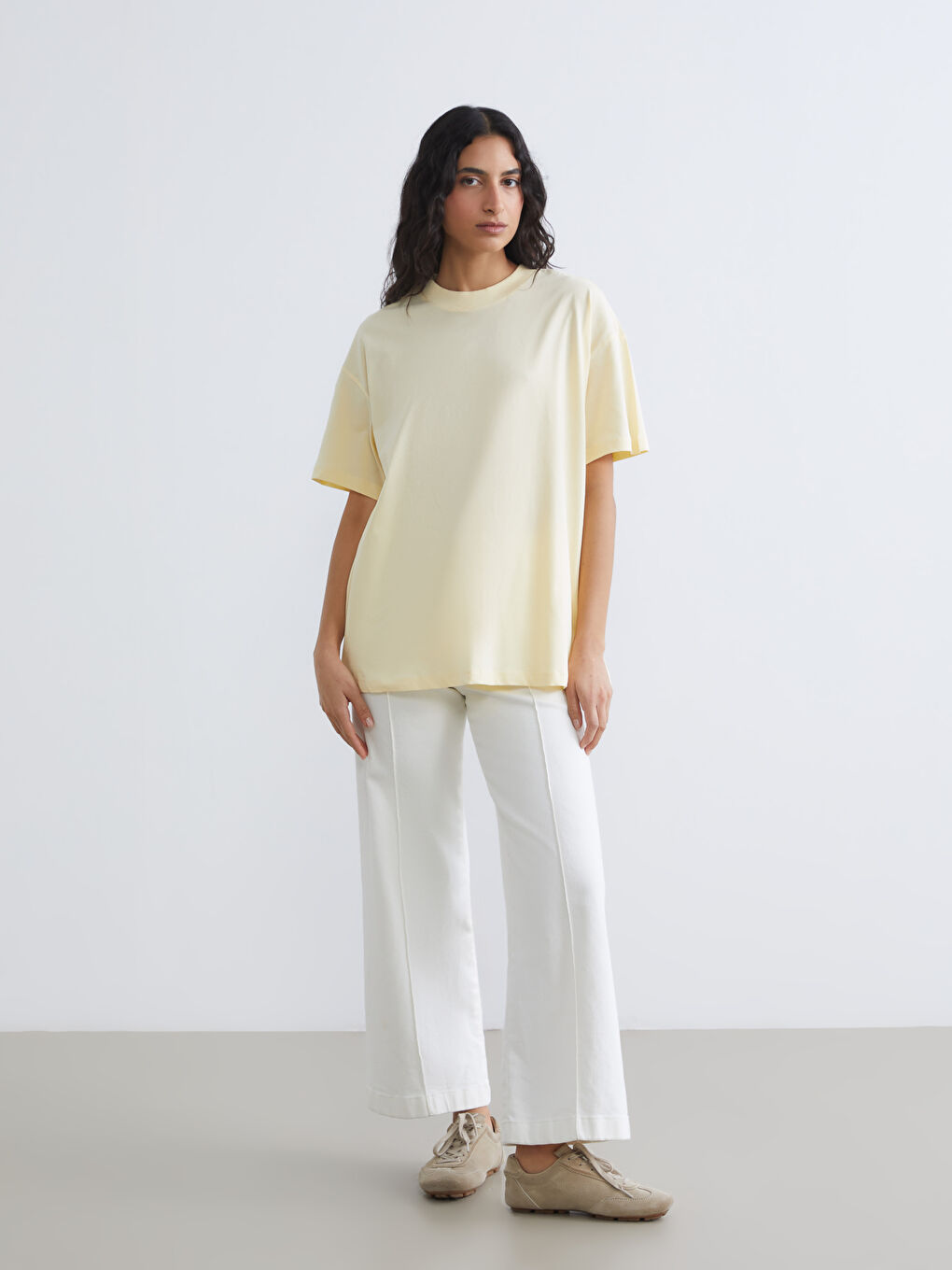 Sarı Bisiklet Yaka Kadın Tişört-1