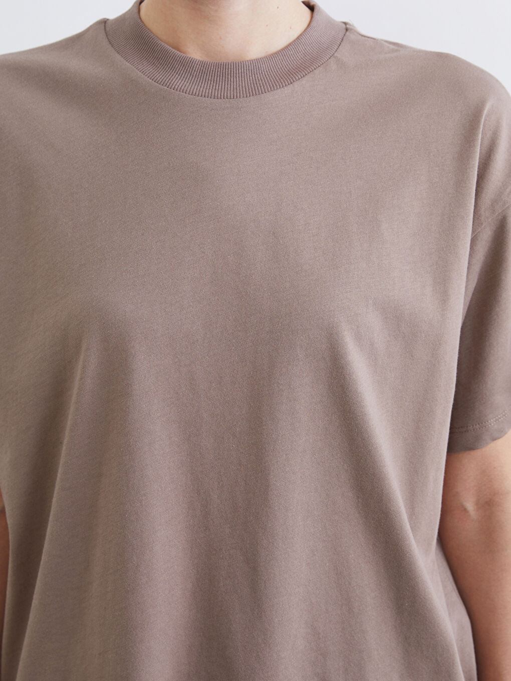 Kahverengi Bisiklet Yaka Kadın Tişört-2