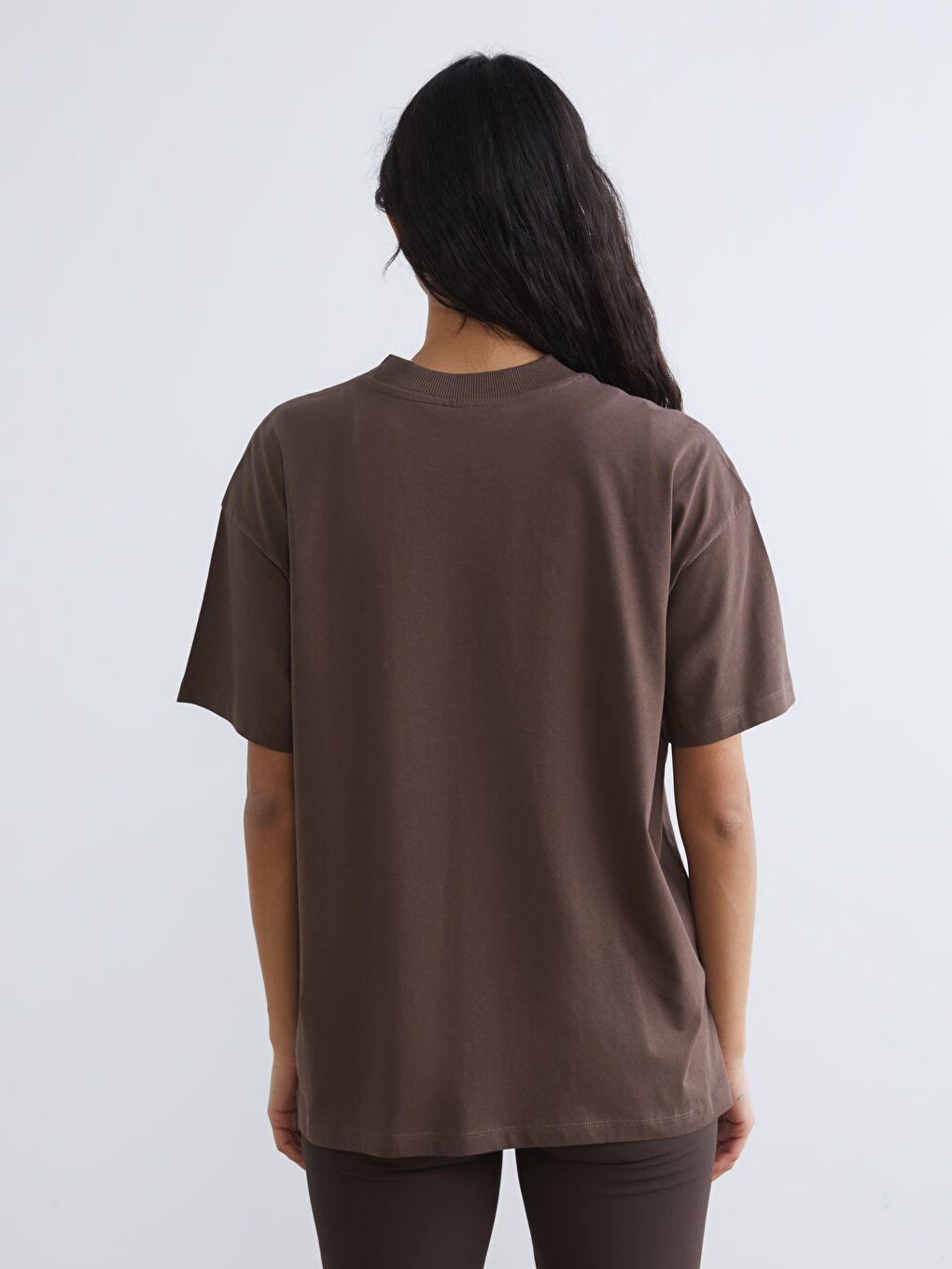 Kahverengi Bisiklet Yaka Kadın Tişört-3