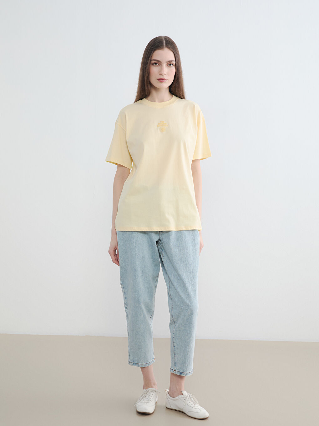 Sarı Bisiklet Yaka Baskılı Kadın Tişört-1