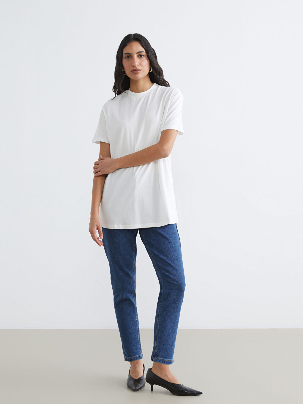 Ekru Bisiklet Yaka Kadın Tişört-1