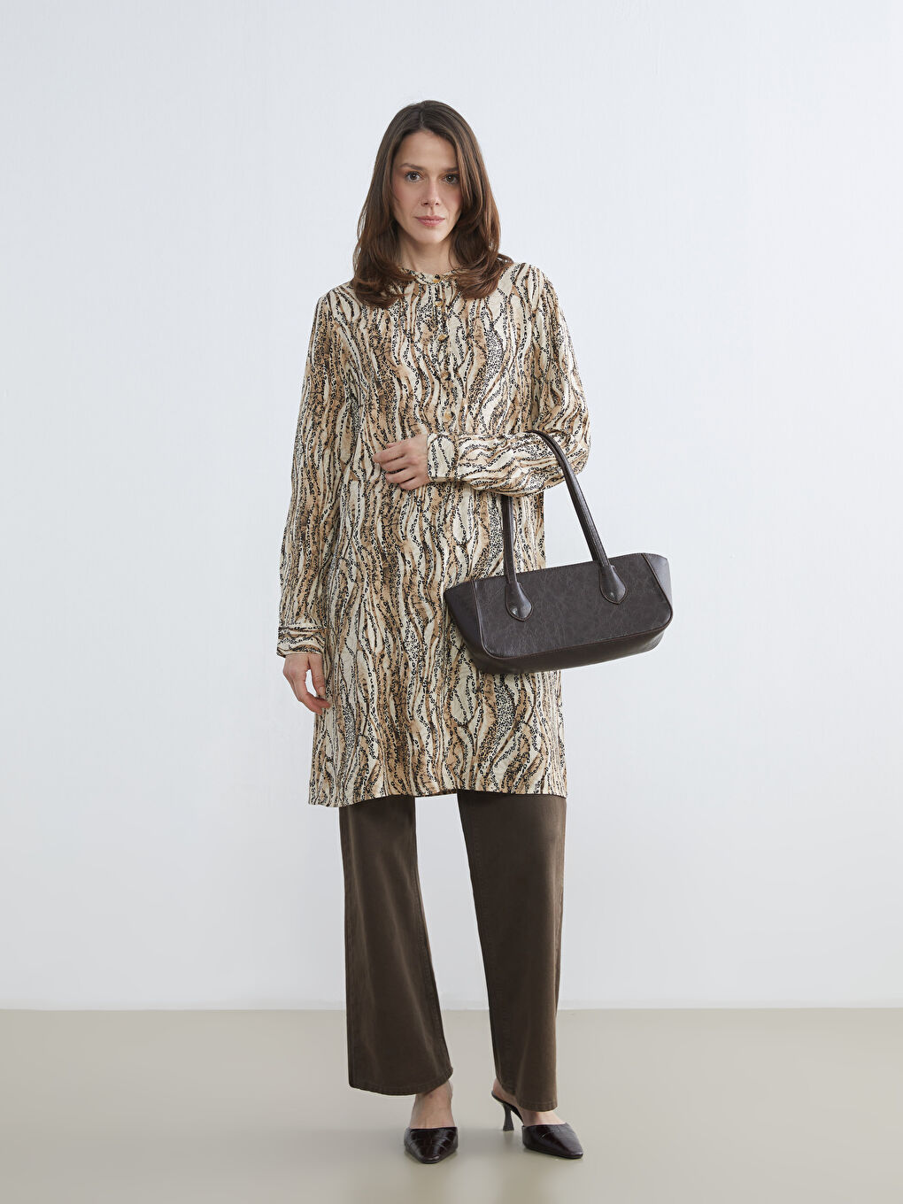 Kahverengi Hakim Yaka Desenli Kadın Tunik-1