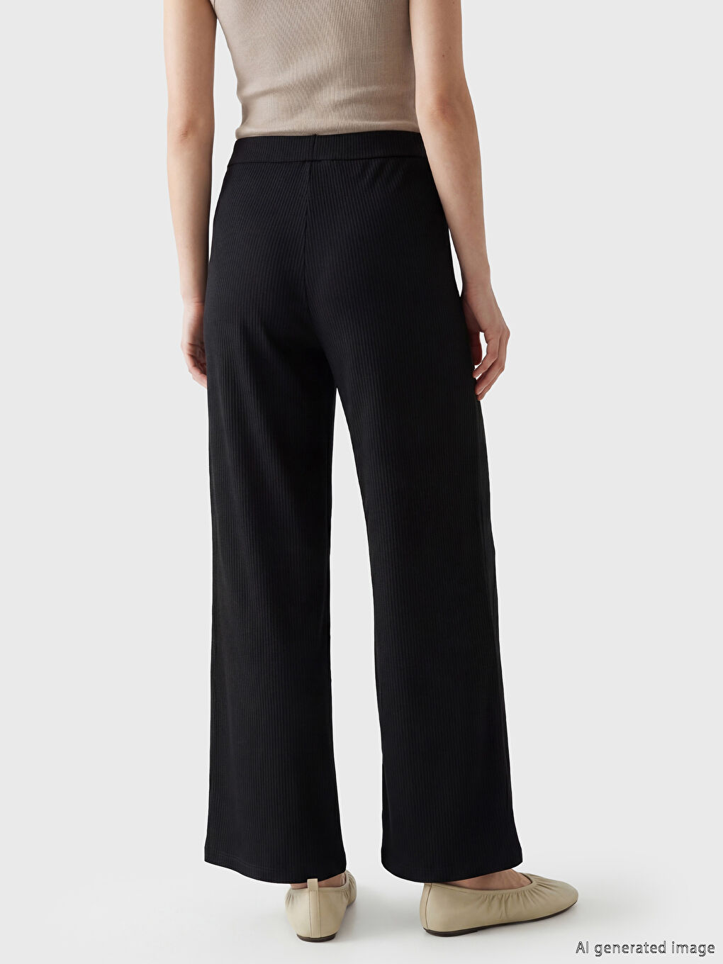 Siyah Beli Lastikli Geniş Paça Kadın Eşofman Altı-3