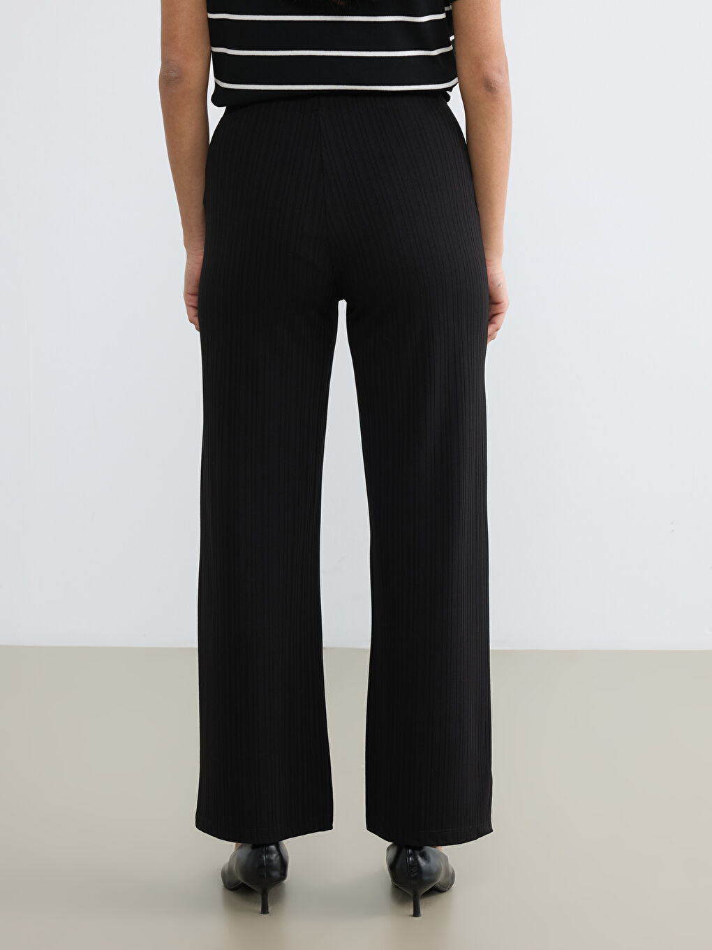 Siyah Beli Lastikli Dokulu Kadın Pantolon-3